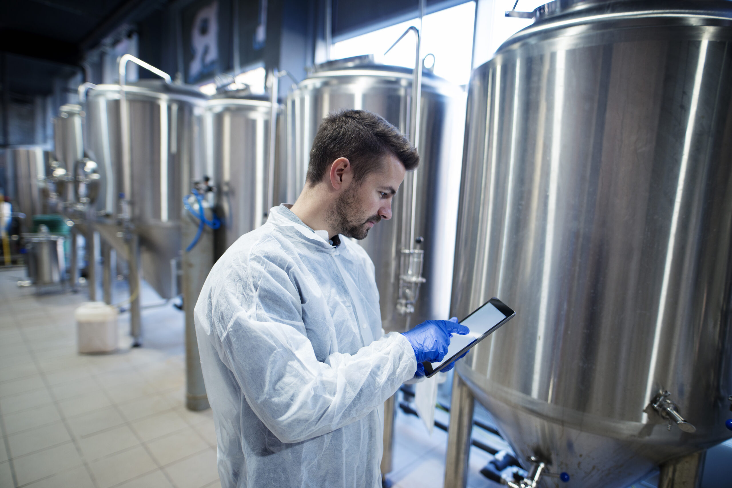 Temperature monitoring cryogenic storage